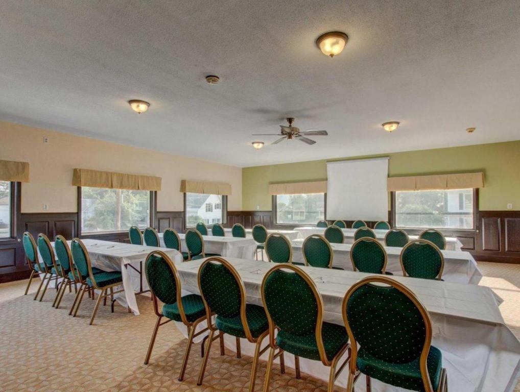 Quality Inn Barre-Montpelier Bagian luar foto