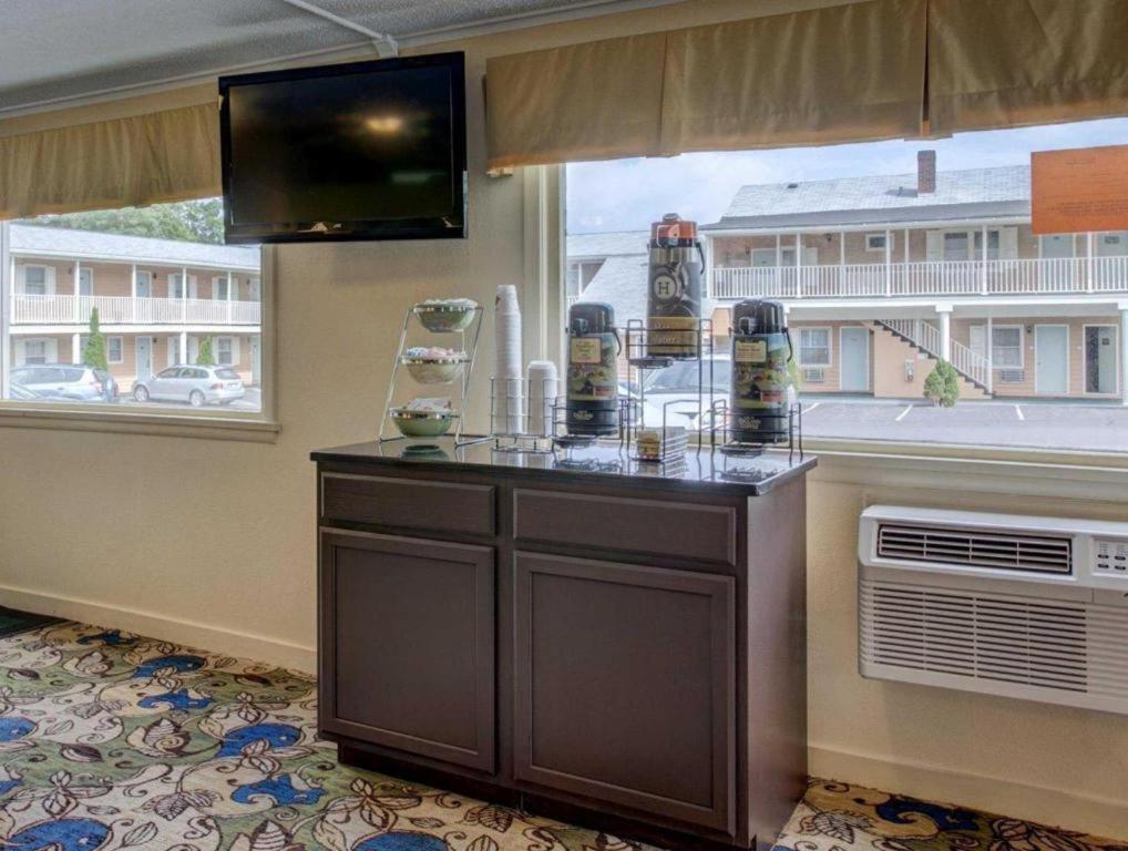 Quality Inn Barre-Montpelier Bagian luar foto