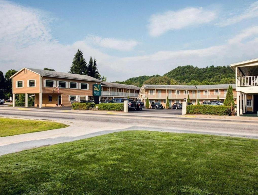Quality Inn Barre-Montpelier Bagian luar foto