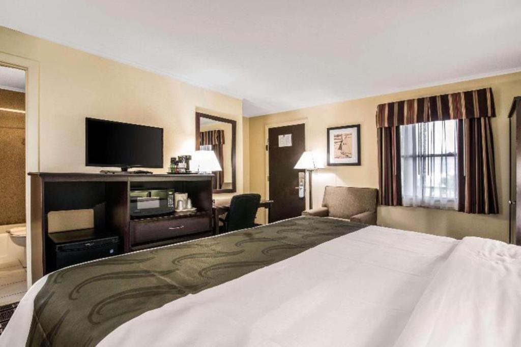 Quality Inn Barre-Montpelier Bagian luar foto