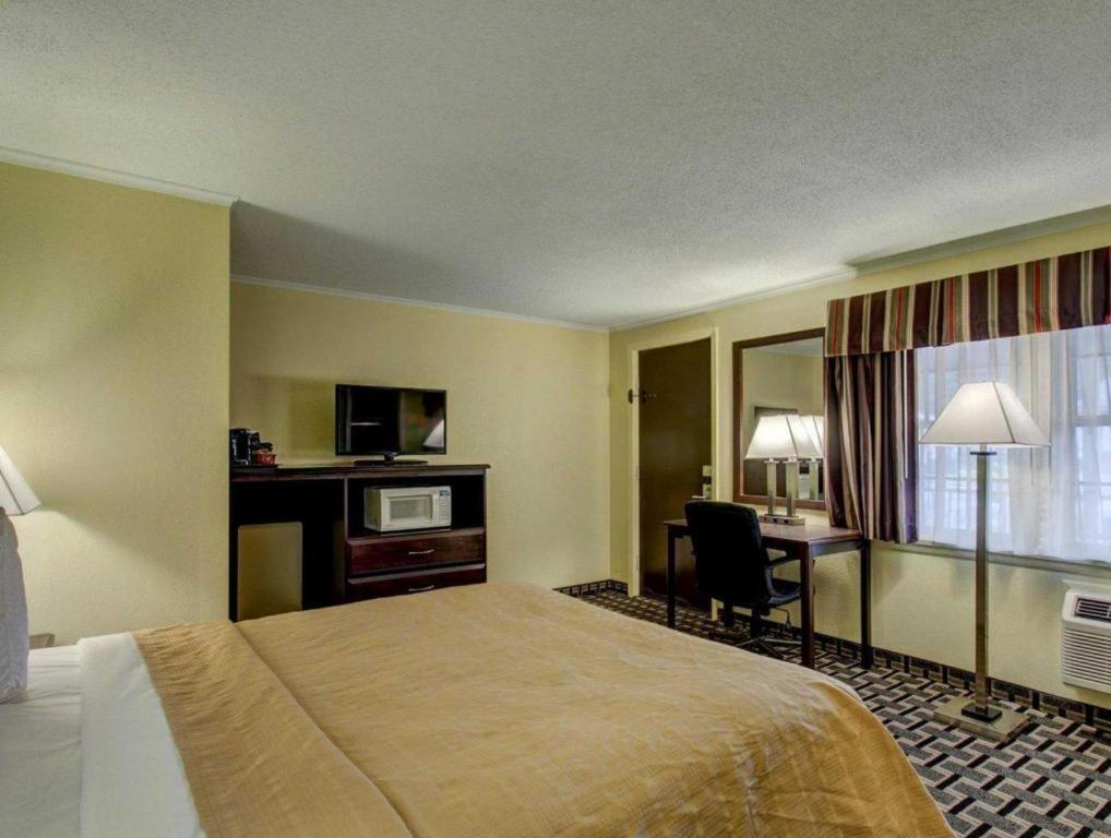 Quality Inn Barre-Montpelier Bagian luar foto