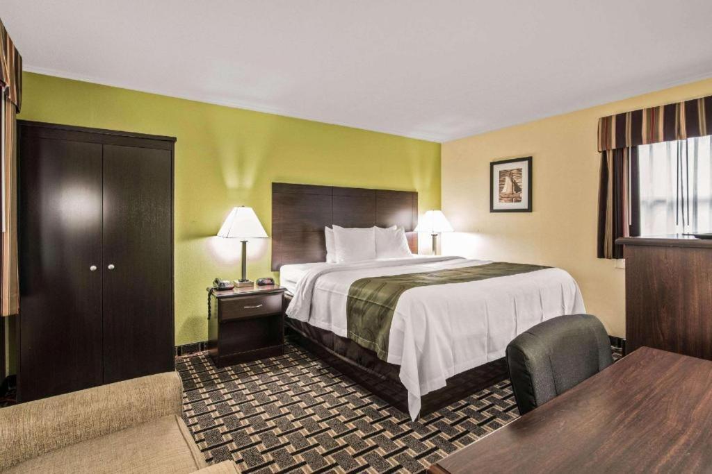 Quality Inn Barre-Montpelier Bagian luar foto